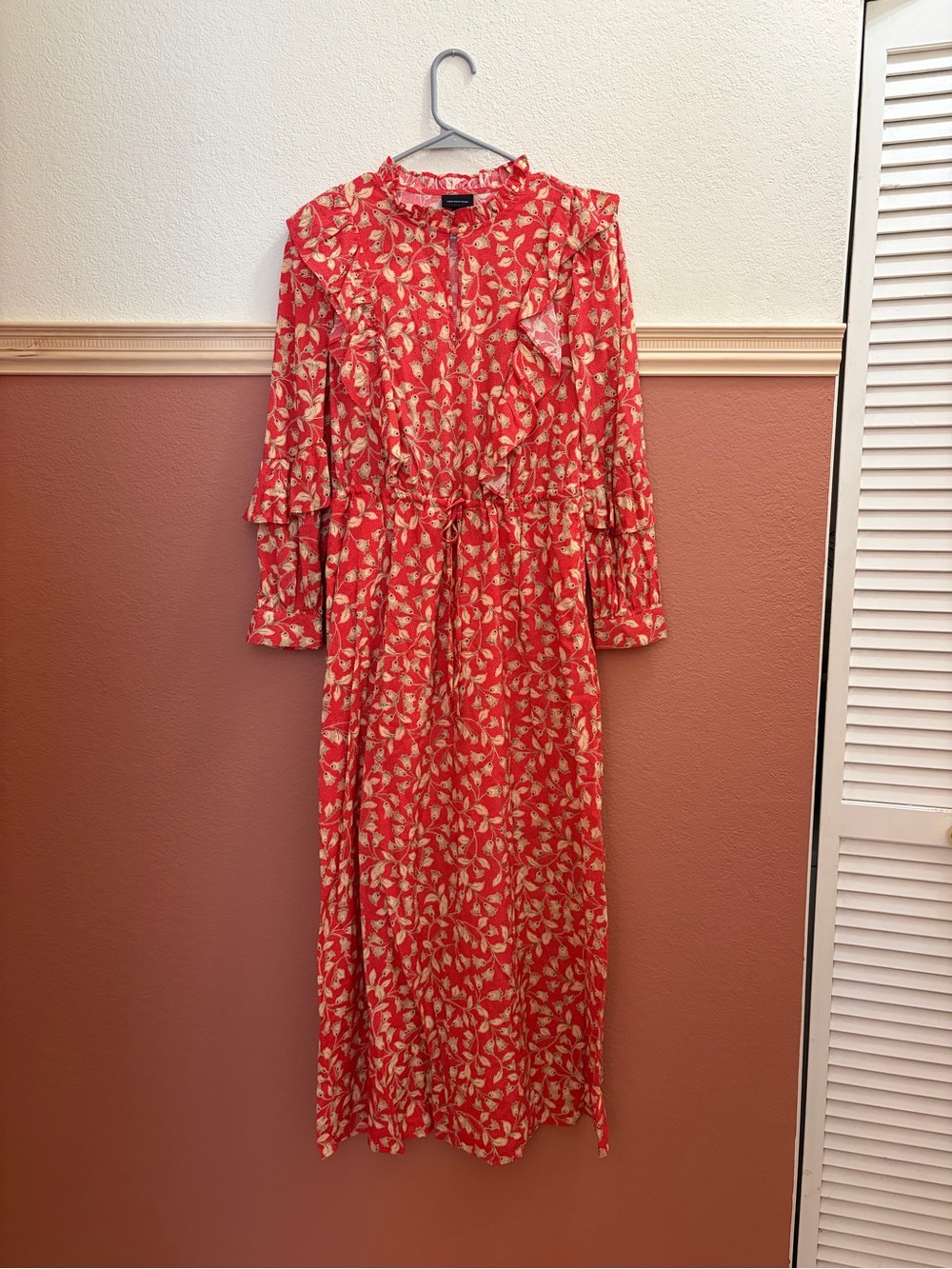Who What Wear Coral Red Floral Maxi Dress with Cream Leaf Print